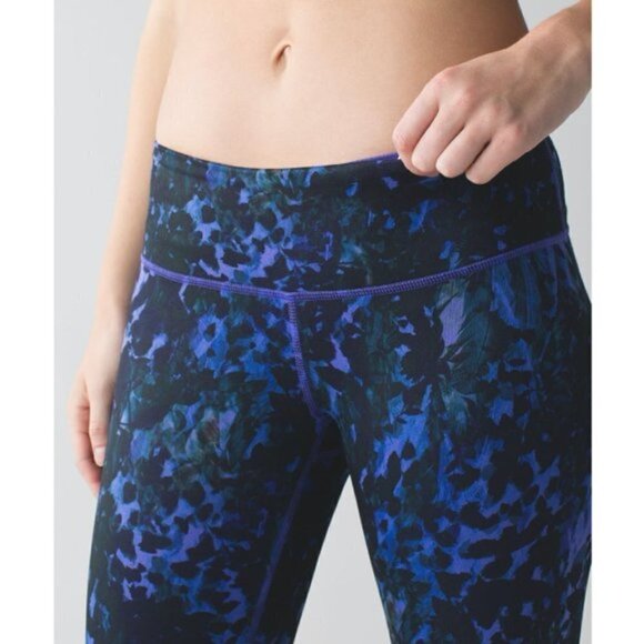 Lululemon Wunder Under Crop II Full On Luon Floral‎ Iris 2 - Picture 4 of 10
